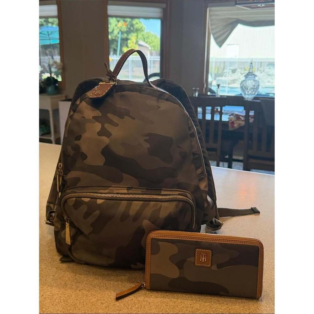 Tommy Hilfiger Women's Green and Brown Wallet-purses